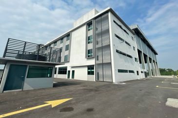 1.964 Balakong Semi Detached Factory / Warehouse
