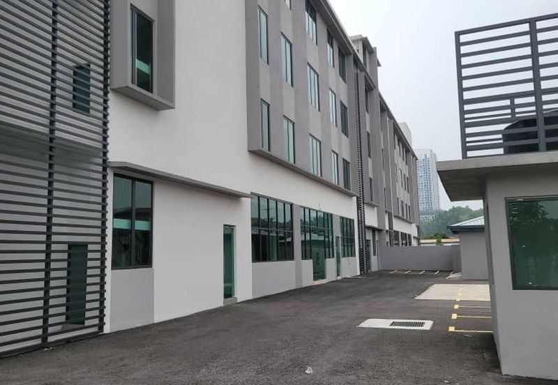 1.964 Balakong Semi Detached Factory / Warehouse