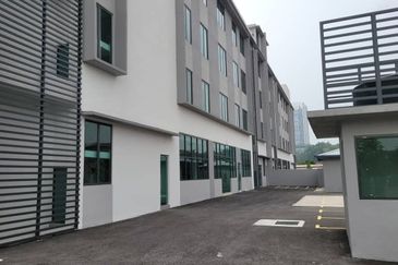 1.964 Balakong Semi Detached Factory / Warehouse