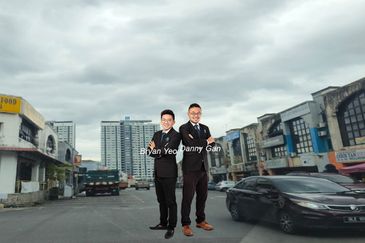 1.1194 Bandar Teknologi Kajang Corner Shop