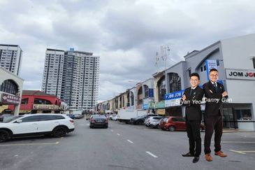 1.1194 Bandar Teknologi Kajang Corner Shop