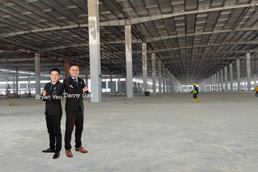 1.1306 Puchong Warehouse near Subang Kesas Highway