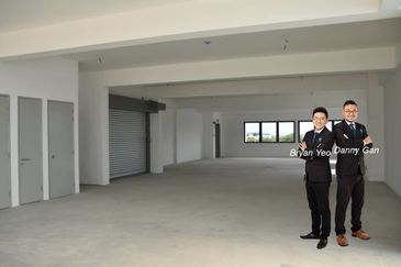 1.1365 Mutiara central Shop