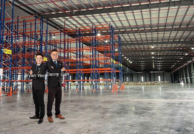 1.1565 Air Hitam Semi D Factory