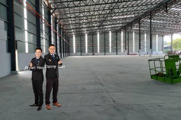 1.1565 Air Hitam Semi D Factory