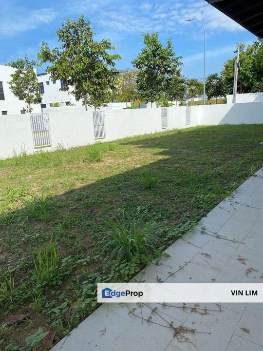 Ara Sendayan 2 storey corner house for sale 22x80 freehold non bumi