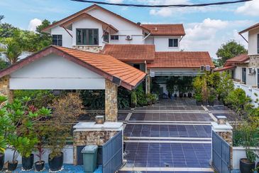 Puncak Pinggiran Putra