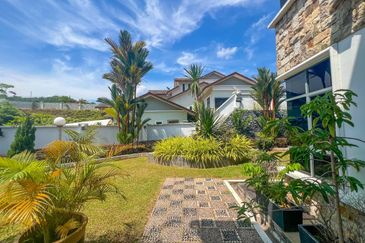 Puncak Pinggiran Putra