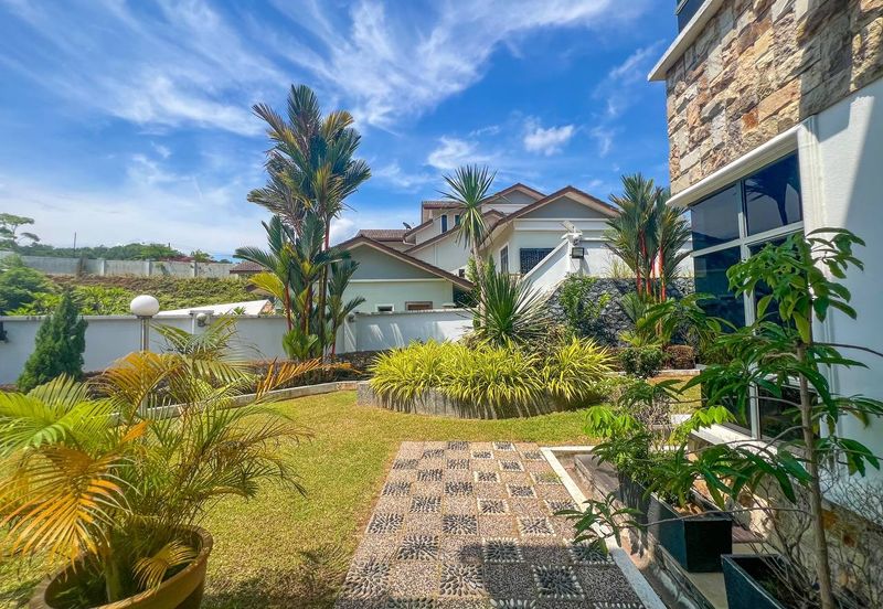 Puncak Pinggiran Putra