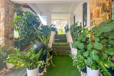 Puncak Pinggiran Putra