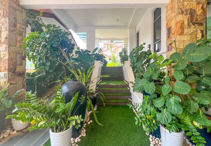 Puncak Pinggiran Putra