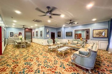 Puncak Pinggiran Putra