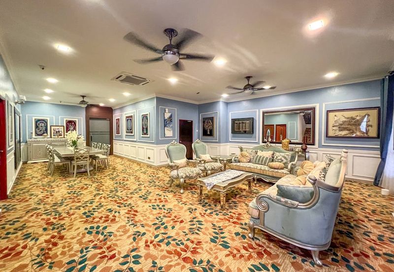 Puncak Pinggiran Putra