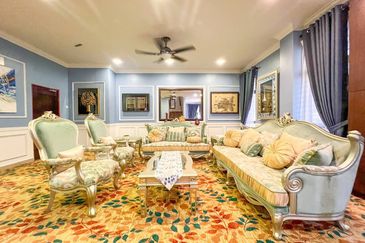 Puncak Pinggiran Putra