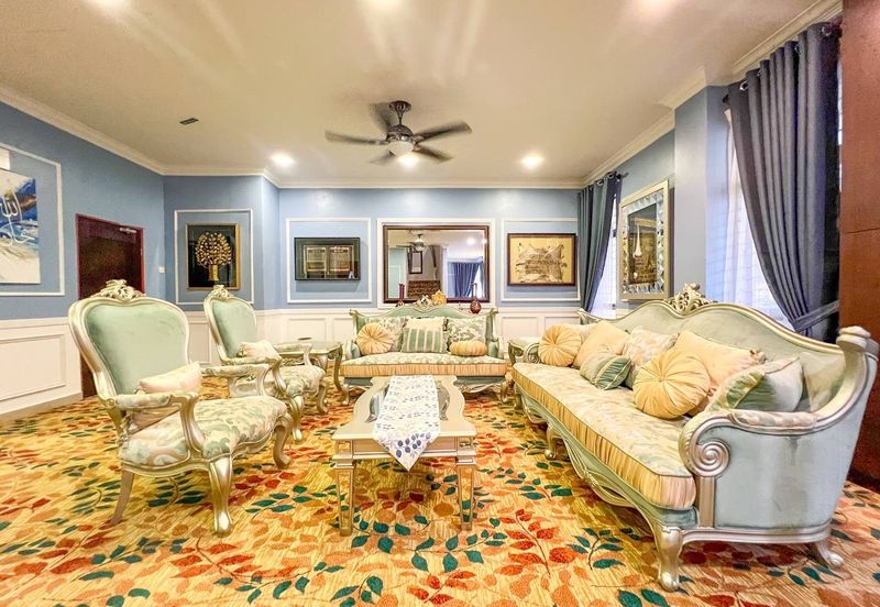 Puncak Pinggiran Putra