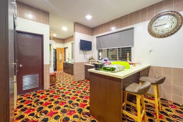 Puncak Pinggiran Putra