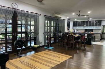 Putra Hill Residency