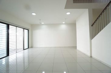 BANDAR AINSDALE FASA 3B (TENANG)