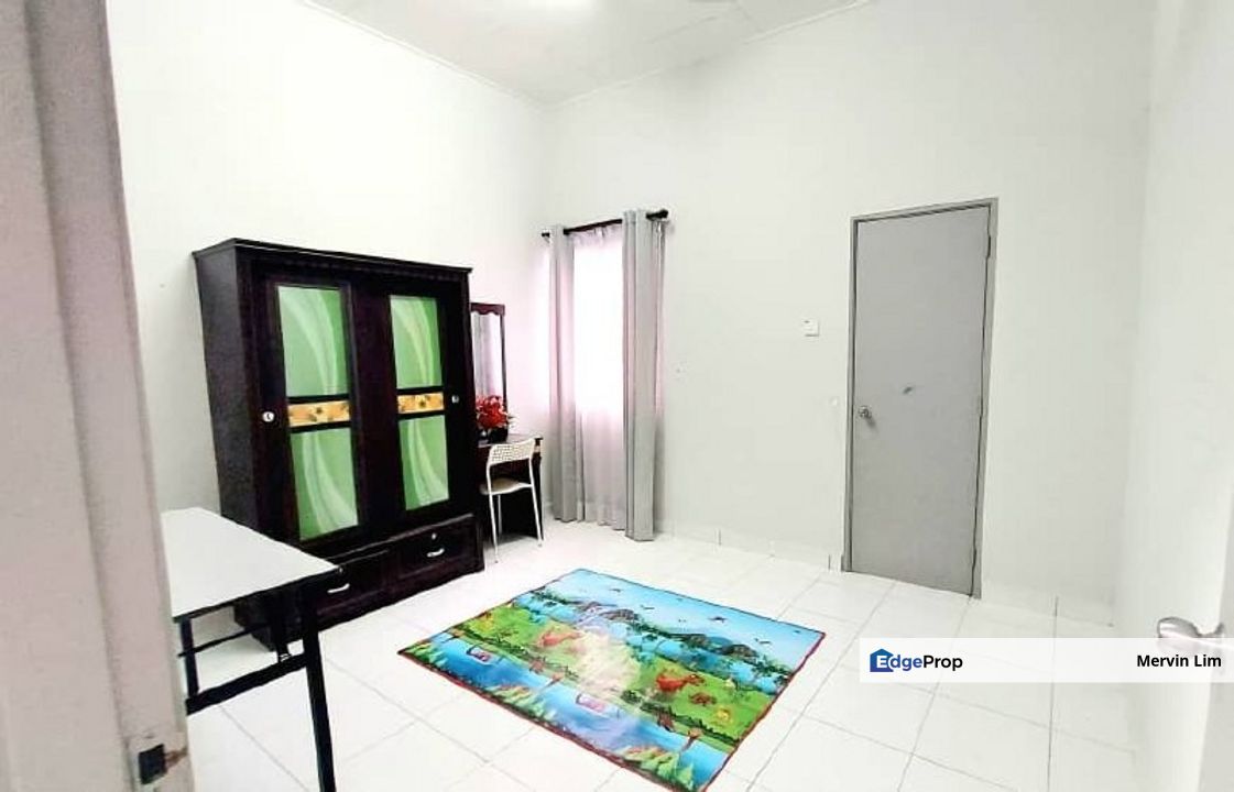 Seremban Saujana Sutera 𝗗𝗼𝘂𝗯𝗹𝗲 𝗦𝘁𝗼𝗿𝗲𝘆 𝗧𝗲𝗿𝗿𝗮𝗰𝗲 house for sale Kitchen Cabinet 24 Hours Guarded S2 Heights, Negeri Sembilan, Seremban
