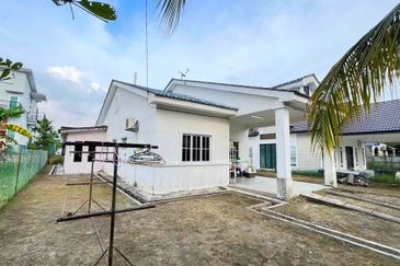 IMPIANA VILLA @TAMAN TUANKU JAAFAR