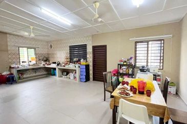 IMPIANA VILLA @TAMAN TUANKU JAAFAR