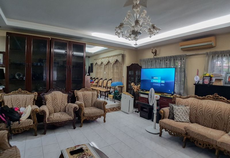 Jalan Desa Meringin 1