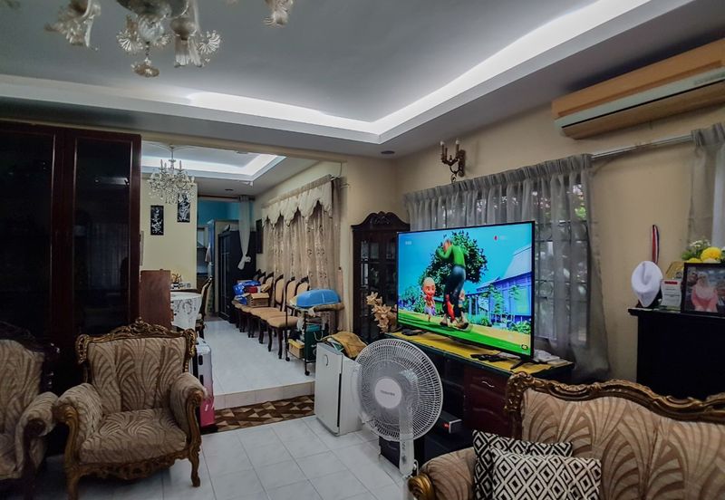 Jalan Desa Meringin 1