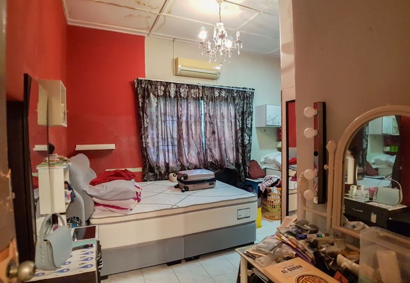 Jalan Desa Meringin 1