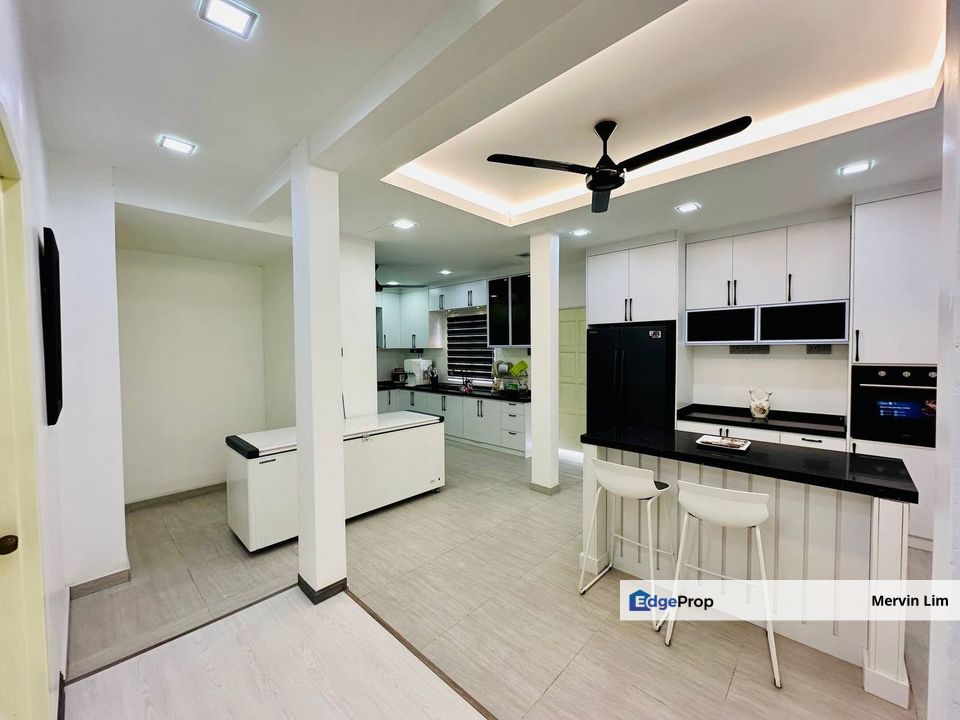 Seksyen 7 Jalan Platinum End Lot Double Storey house for sale Fully Renovated & Fully Furnished Shah Alam, Selangor, Shah Alam