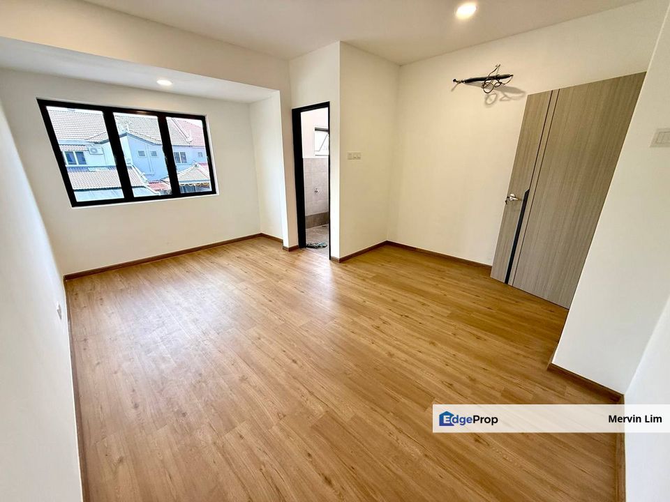 Taman Puchong Utama RENOVATED Double Storey House for sale Move in condition Puchong Selangor, Selangor, Puchong