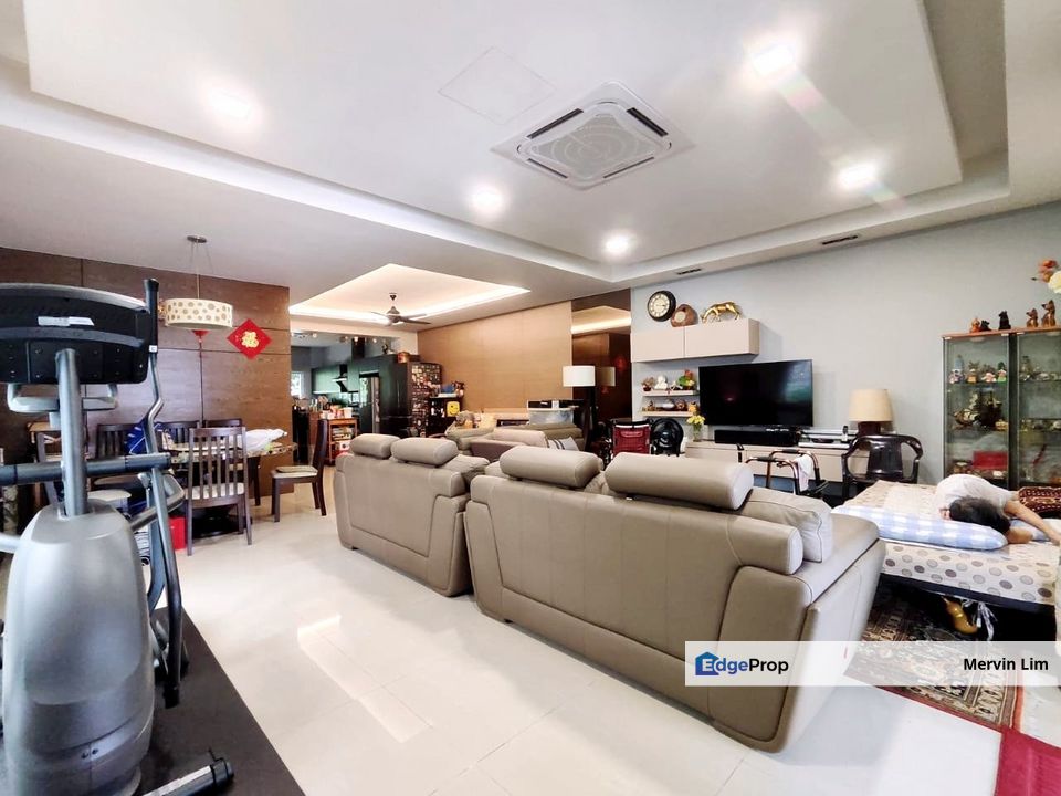 Bandar Nusaputra End lot Double Storey House for sale Fully renovated & furnished Puchong, Selangor, Puchong South