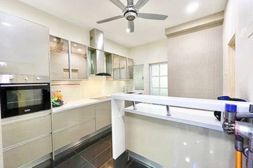 Avis 2 @ Setia Alam Sari