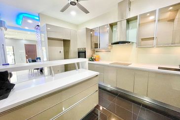 Avis 2 @ Setia Alam Sari