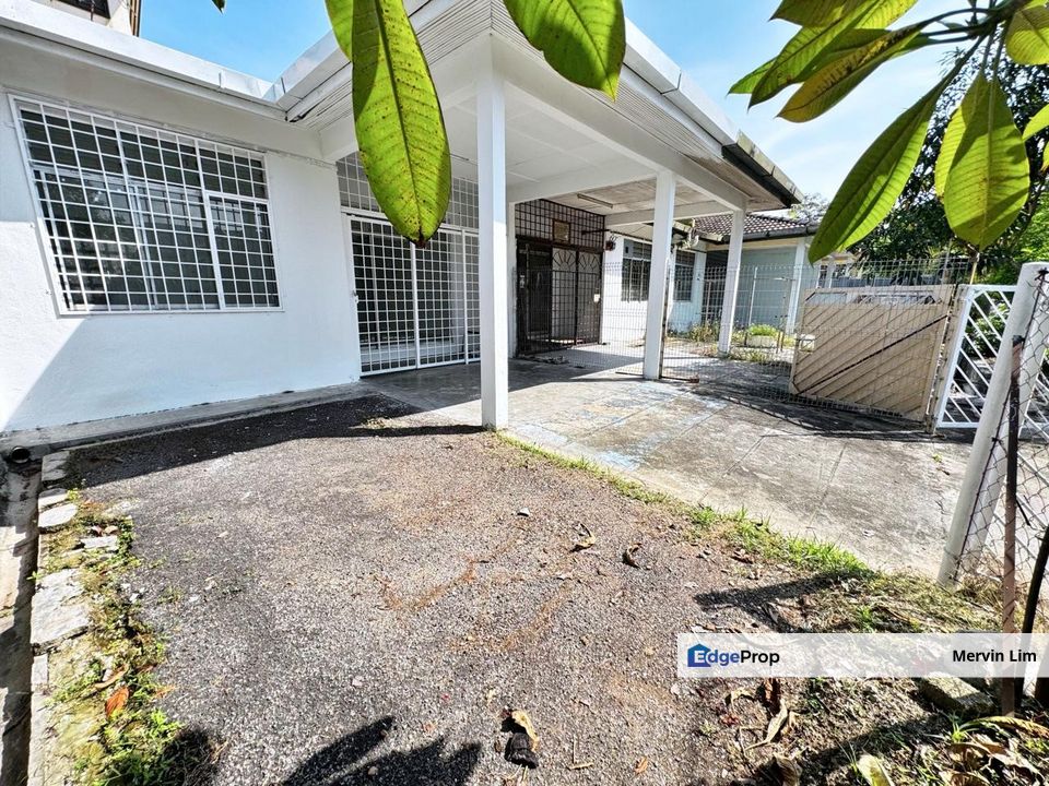 Nilai Taman Desaria Single Storey House for sale newly repainted Freehold Nilai 3, Selangor, Nilai