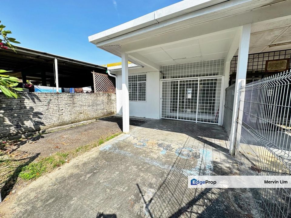 Nilai Taman Desaria Single Storey House for sale freehold non bumi newly repainted Nilai, Selangor, Nilai