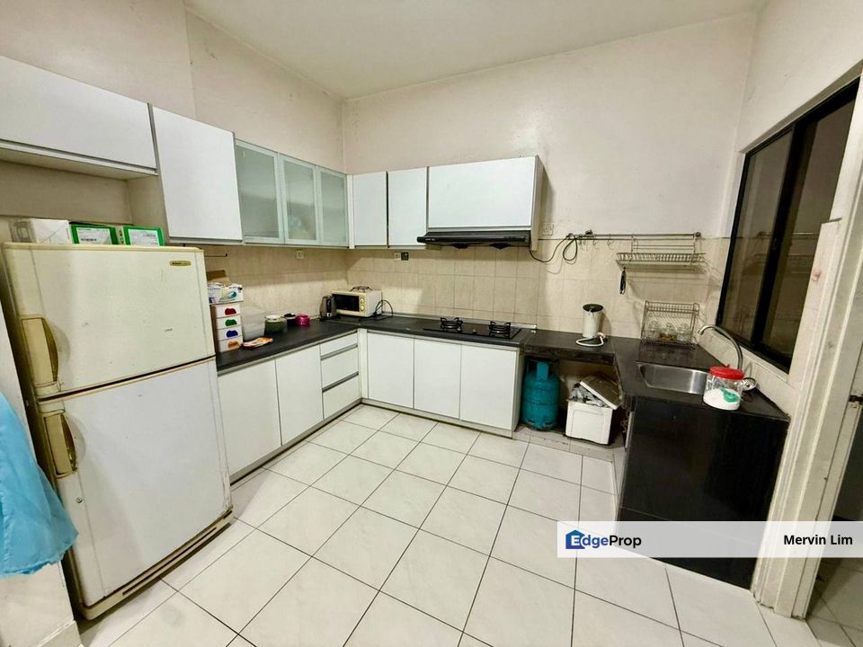 Puchong Jaya Avilla Apartment for sale CORNER unit Renovated freehold non bumi Puchong Selangor, Selangor, Puchong