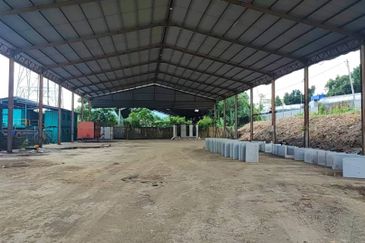 Kulai Batu 24 Open Shed Factory For Rent, nearby kelapa sawit