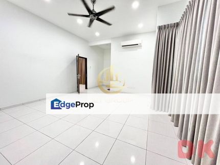 Fully Renovated Batu Belah Klang Double Storey Semi D 35x80 4 Rooms, Selangor, Klang