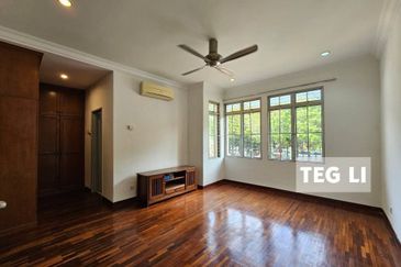 Kota Kemuning 2 Storey House Eria Renovated 22x75 Freehold Limited