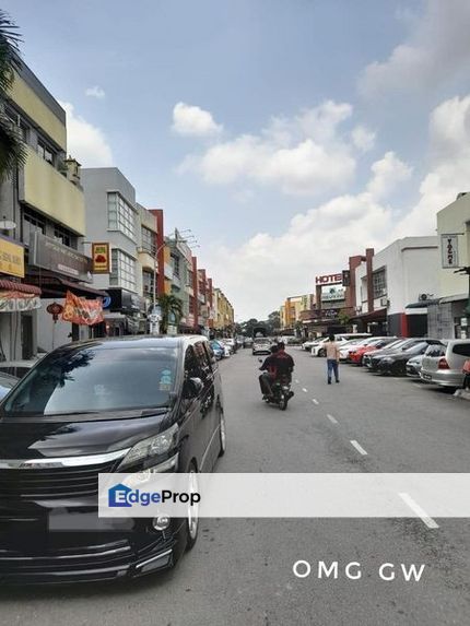 Prime Area Bayu Tinggi Klang 3 Storey Shop Office 22x70 Busy Road, Selangor, Klang