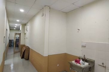 Setia Alam Prima Second Floor Shop Office 22x75 with partition 