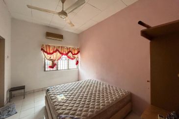 Shah Alam Seksyen 36 Near Kampung Jawa Klang 2 Storey House Facing Field 20x70 Freehold Renovated Extended Gated Guarded