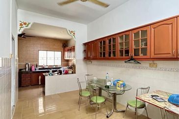 Shah Alam Seksyen 36 Near Kampung Jawa Klang 2 Storey House Facing Field 20x70 Freehold Renovated Extended Gated Guarded