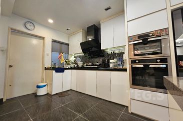 Antilla Lagoon Villa Kota Kemuning Duplex Townhouse 1787sf Freehold Fully Renovated Furnished Gated Guarded