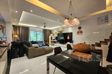 Antilla Lagoon Villa Kota Kemuning Duplex Townhouse 1787sf Freehold Fully Renovated Furnished Gated Guarded