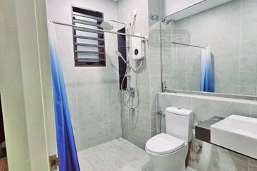 Full Renovated Furnished Extended Bandar Bukit Raja Klang Azira Double Storey House Facing No House 