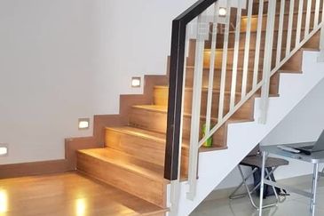 Full Renovated Furnished Extended Bandar Bukit Raja Klang Azira Double Storey House Facing No House 