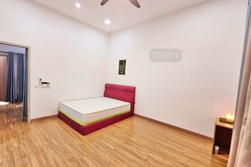 Full Renovated Furnished Extended Bandar Bukit Raja Klang Azira Double Storey House Facing No House 