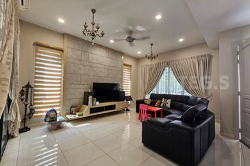 Amverton Park Bukit Rimau 60x90 Double Storey Bungalow House Fully Renovated Partial Furnished Gated Guarded