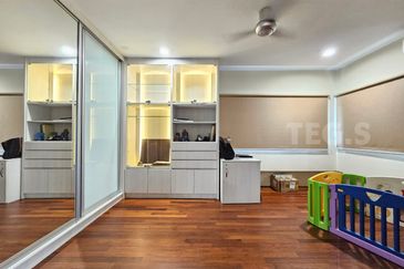 Amverton Park Bukit Rimau 60x90 Double Storey Bungalow House Fully Renovated Partial Furnished Gated Guarded